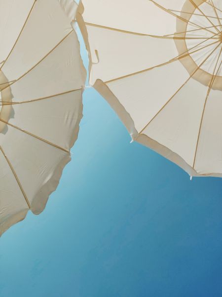 Stylowe parasole ogrodowe - osłona i elegancja dla Twojego ogrodu