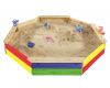 Drewniana ośmiokątna kolorowa piaskownica