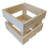 Drewniana skrzynka z sosny 20x16x20 cm na zabawki i prezenty