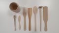 Duży zestaw drewnianych przyborów kuchennych