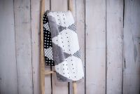 Koc z mikrofibry 200 x 220 cm, trójkąt szary