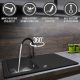 Czarny granitowy zlewozmywak z ociekaczem i baterią kuchenną